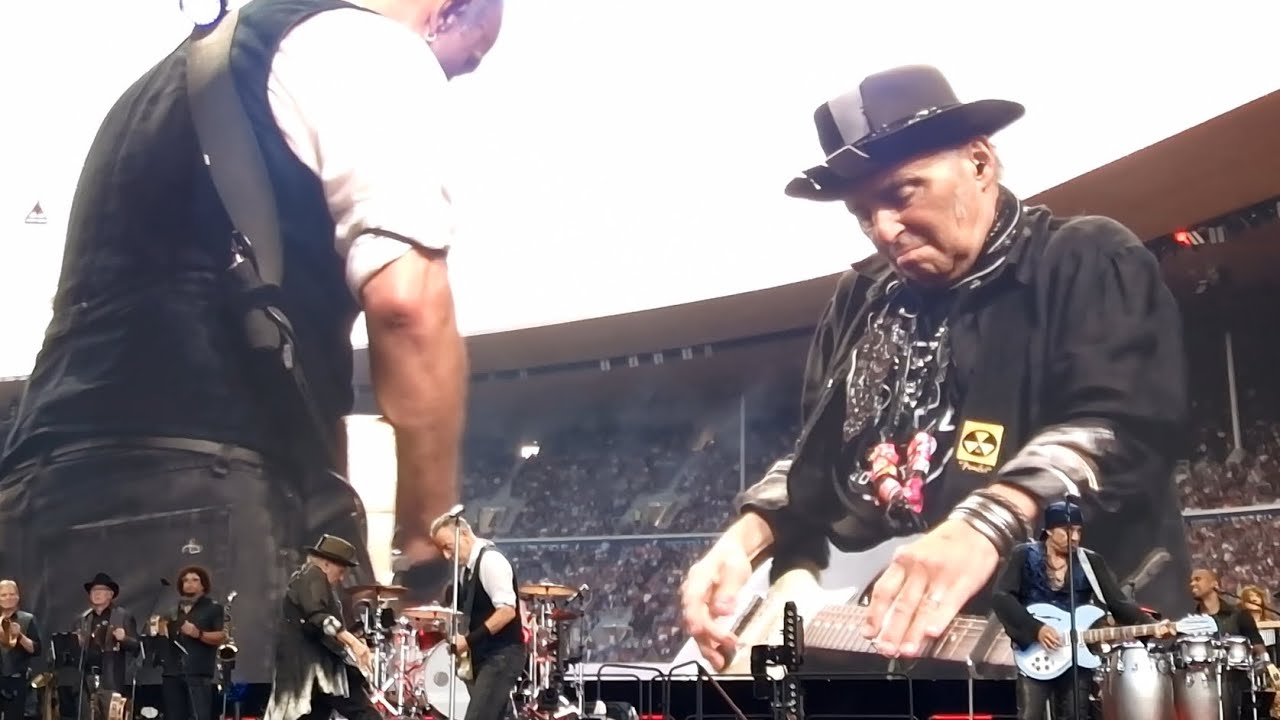 Bruce Springsteen and The E Street Band - The Rising - Helsinki 12/07 ...