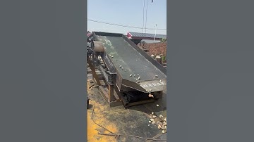 4m long 1.5m wide iron vibrating screen test machine before leaving the factory