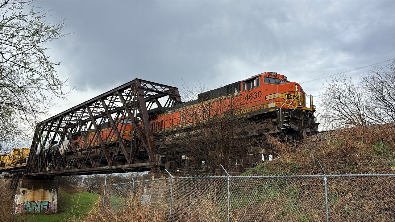 BNSF 4630 on the TRE