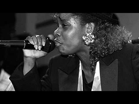 Shelly Thunder - Sting Me Ah Sting