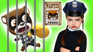 Арина как персонаж из игры My Talking Tom в реальной жизни  ловит енота разбойника