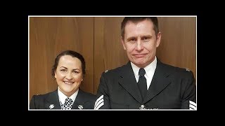 Officer uses sign language to calm deaf axe attacker