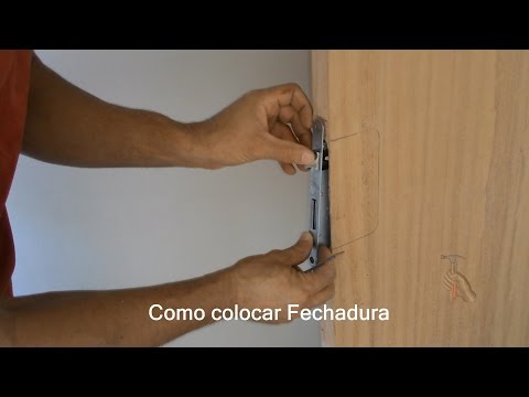 Vídeo: Como você instala uma maçaneta de porta embutida?