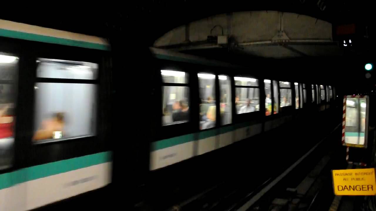 Paris Rubbertyred metro, line 1 / Línea 1 de Metro de París con ruedas