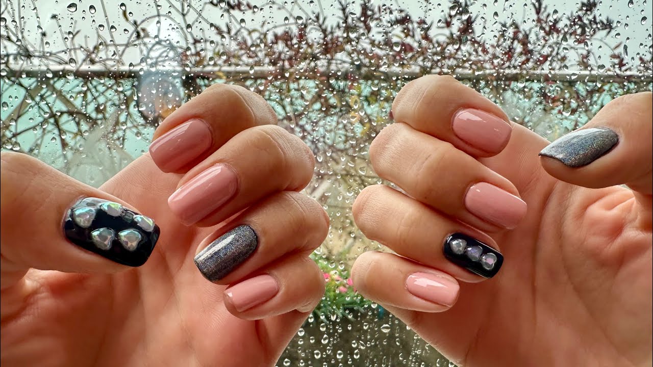 Кифленски маникюр с обикновен лак със сърца и брокатен прашец 💅🤍💖 #маникюрсобикновенлак 