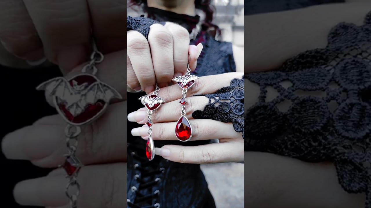 Black Velvet and Red details🖤❤️ 