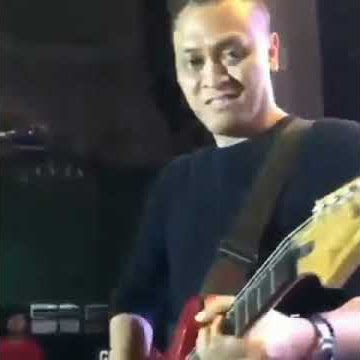 'Dewa bujana vs Andra Ramadan' duet gitaris lagend