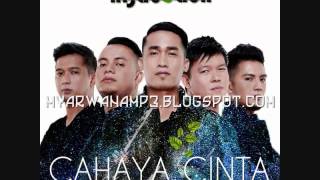 Video thumbnail of "Hijau Daun - Dibawah Hujan"