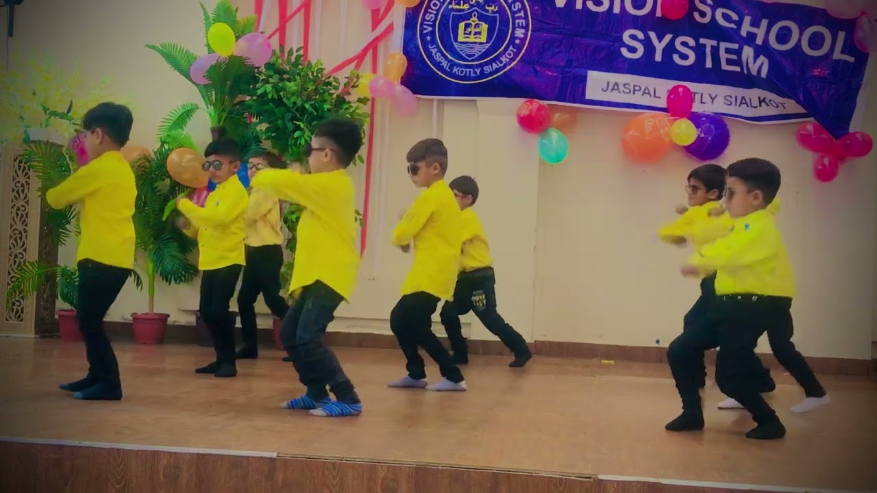 chota bcha( vision school kids tablo)