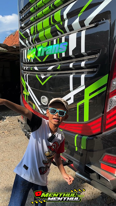 when the qq trans nabilla bus parked near the winspector bus, guys ‼️
