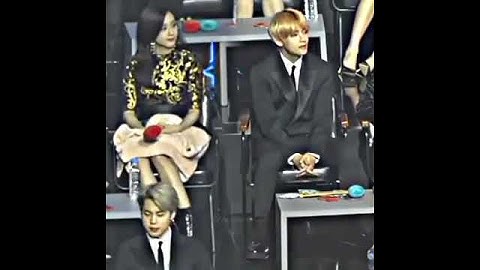 Jisoo gets nervous when v glance at her 😘 #jisoo #kimtaehyung #vsoo