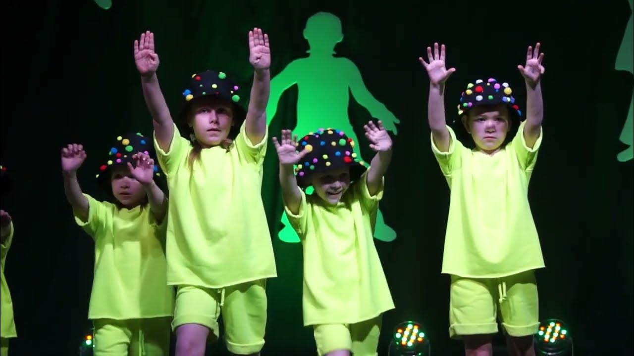 Mini star dance ego. Видео песню бим бом. Бим бом группа пародий. Видео песню бим бом. Видео песню бим бом.