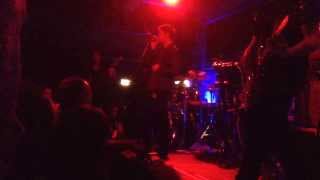 Tricky &amp; Mutant Vinyl - Just Throw Me A Bone (Live)