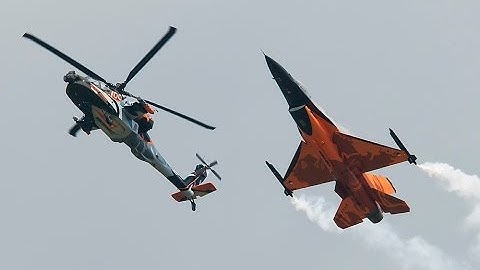 Apache Demo+ Flyby with F-16 Demo Luchtmachtdagen 2013