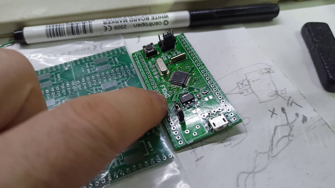 STM32F103C8T6 smd монтаж, пайка и третья рука - YouTube