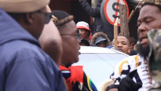 Hulumeni Khuza Abantu Bakho