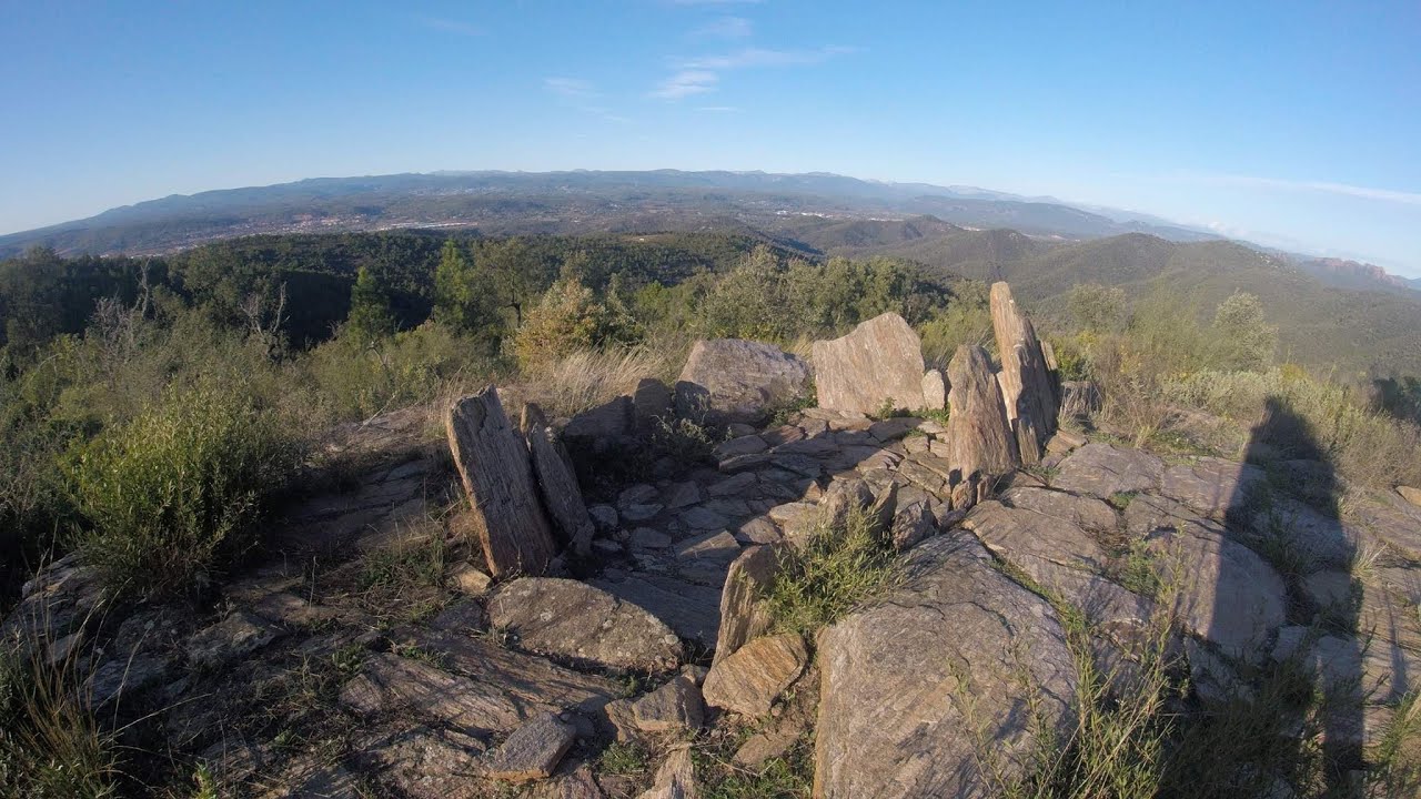 Le Dolmen des Terriers (Var) - YouTube