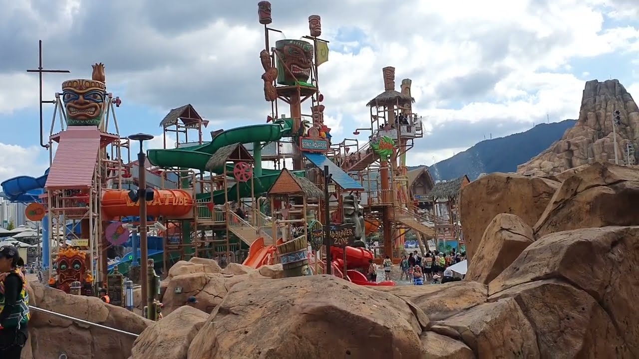 baegoo Korea Water Park 가족. 연인과 갈곳 (한국 워터파크 물한바가지로 시원함을 더하세요 ( 경남 김해 워터파크