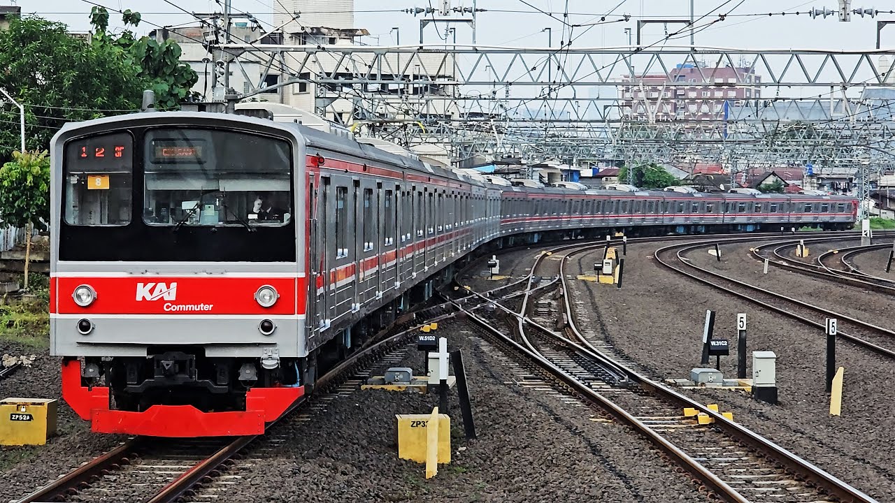 [4K] (2/10) Stasiun Jatinegara: Kompilasi Kereta JR 205, TM 6000, CC ...