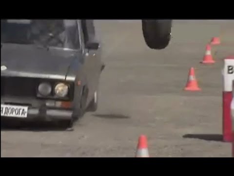 Видео: Что произойдет, если у вашего автомобиля вылетит переднее левое колесо?