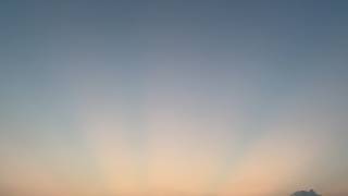 Sunrise pinkish rays of sunlight.-A     日の出のピンク色がかった陽光 screenshot 4