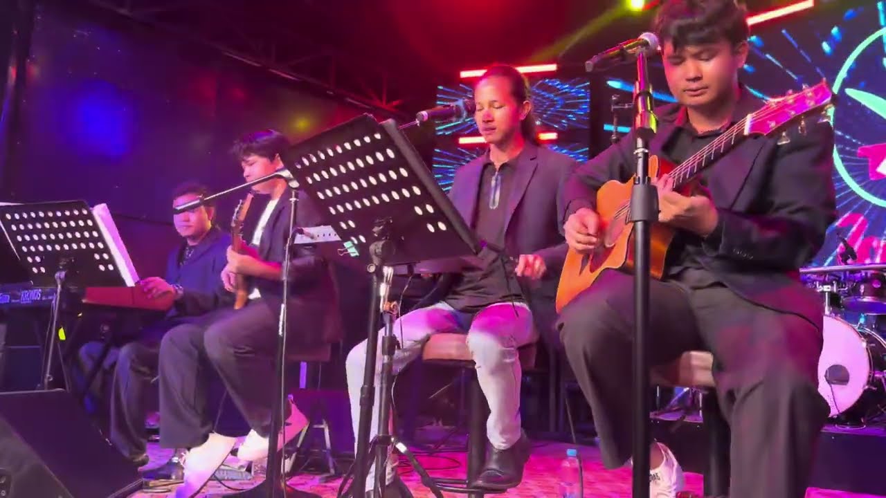 #မမမိုး  ကတုံးညီအကို