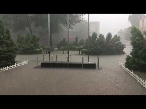 雨一直下