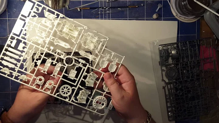 Bandai R2D2 & R5D4 1/12 scale kit reviewed.