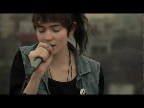 Grimes - Crystal Ball (Live from a Mexico City's rooftop)