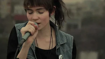 Grimes - Crystal Ball (Live from a Mexico City's rooftop)