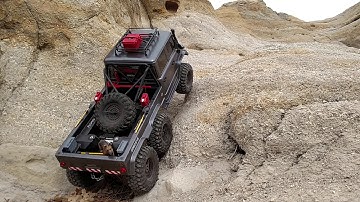 Axials UMG10 vs UMG10 6x6 crawling on some killer terrain at Palmer Park!!!