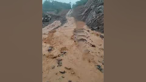 Làm đường mưa lũ luc phủ móng Cái Quảng Ninh