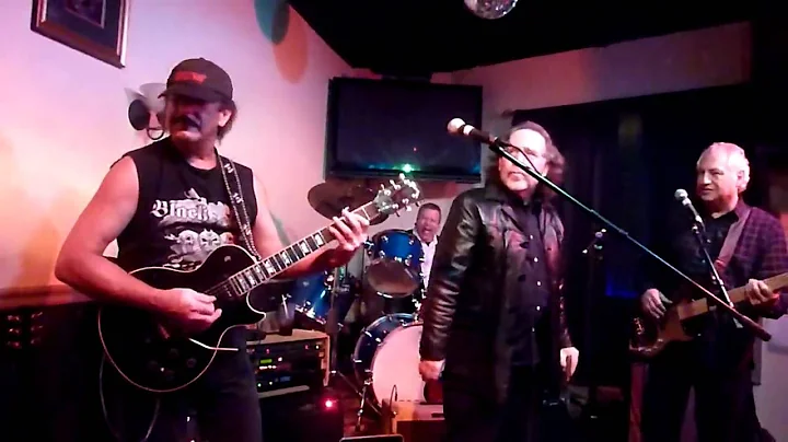"Lucille" at Woodhams blues jam 12-4-09 -  great p...