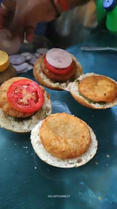 Street style Desi burger in Pratap Nagar | देसी बर्गर स्ट्रीट स्टाइल | #delhistreetfood #burger