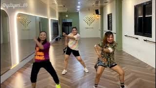 LA CONOCI BAILANDO - Dr. Bellidop ft K-Narias | ZUMBA | YULIE