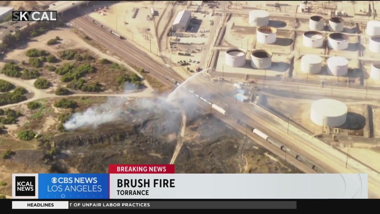Torrance brush fire shuts down traffic on Del Amo Blvd - YouTube