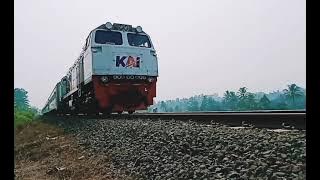 Sholawat Merdu Dengan Kereta Api