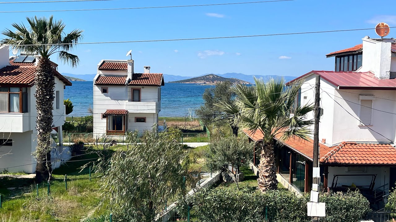 AYVALIK SAHİLKENT’TE DENİZ MANZARALI VİLLA