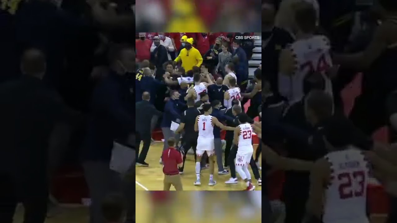 Wisconsin coach Greg Gard & Michigan coach Juwan Howard confronted each other after their game