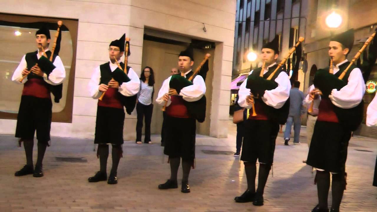 Nº 11 Banda de Gaitas NOEGA NOCHE DE SAN XUAN 2015 Gijón Asturias YouTube