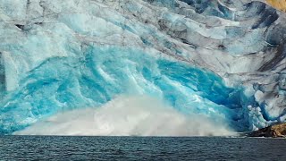 Glacier calves. Møsevatnet kalving padling  4k