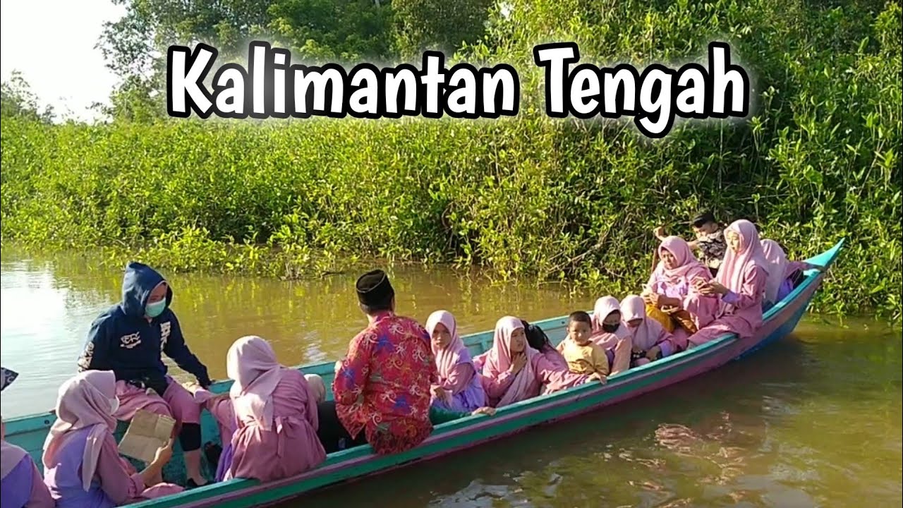 Perahu penyeberangan Masyarakat Desa Bahaur Disaat Banjir merendam badan Jalan || Kalimantan tengah