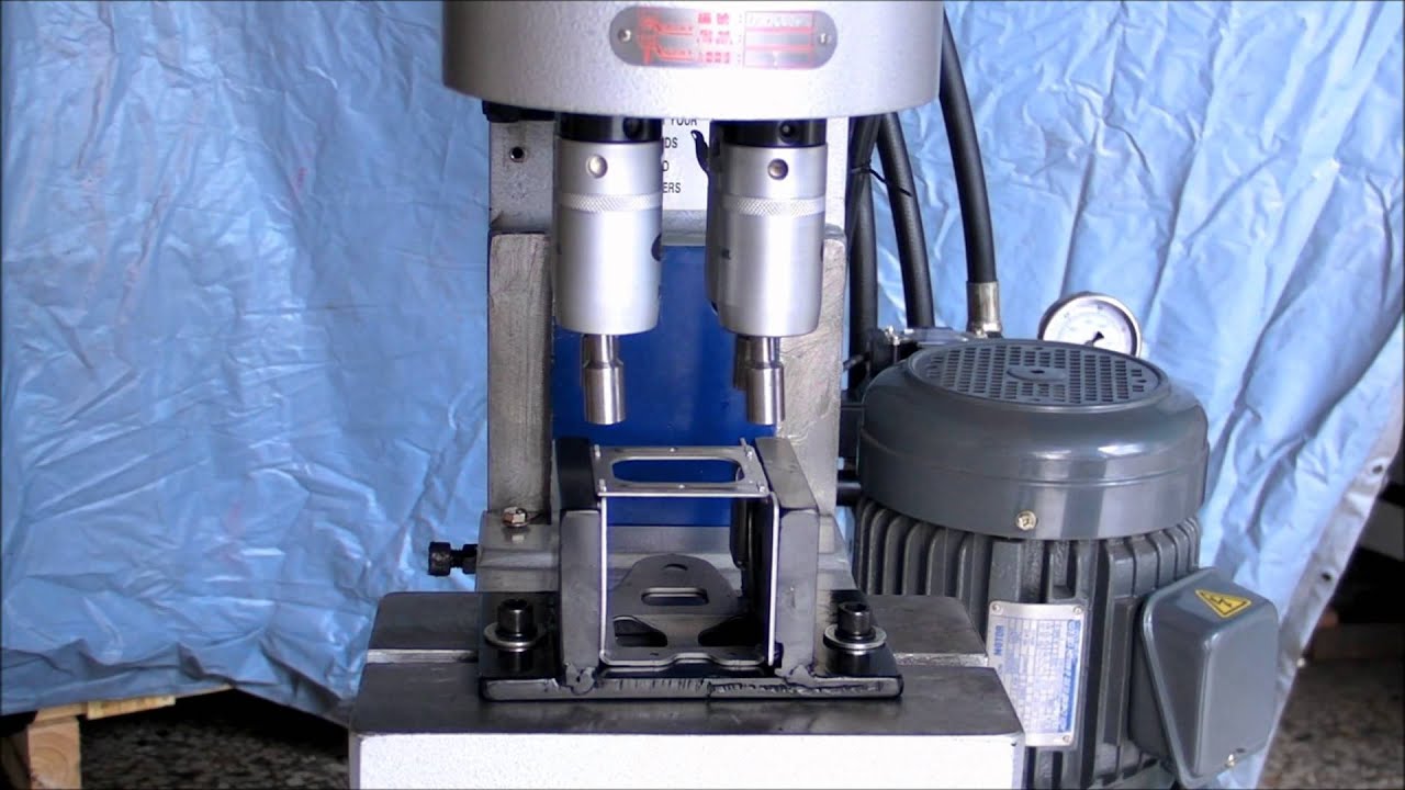 LF-168-4S: 4 Spindle riveting machine 四軸油壓鉚釘機 - YouTube