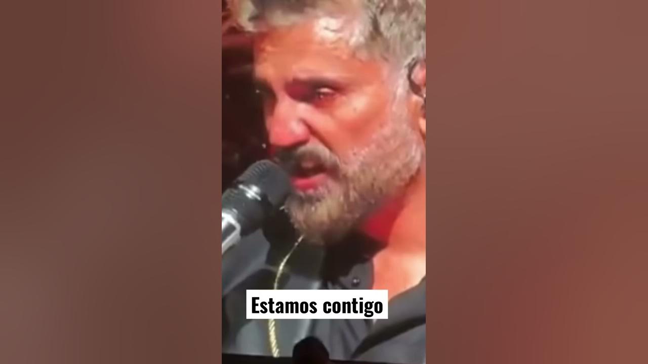 Ayer Alejandro Fernández lloró en pleno concierto al cantar “Acá entre nos” de #vicentefernández Ayer Alejandro Fernández lloró en pleno concierto al cantar “Acá entre nos” de #vicentefernández