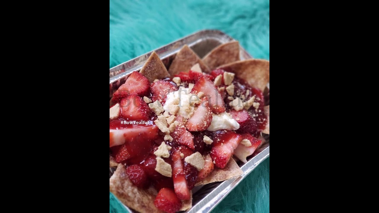 Strawberry Cheesecake Dessert Nachos // Cheesecake Stuffed Waffle Cones