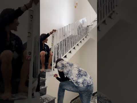 Video Lắp Đặt Lan Can Cầu Thang Sắt Sơn Tĩnh Điện Cho Khách... - youtube
