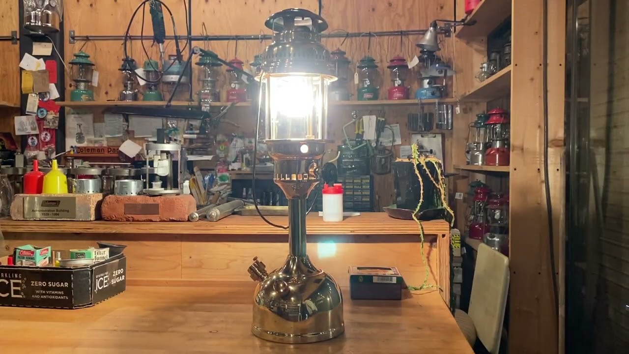 1940s-1960s Coleman Col-Max 555 vintage kerosene table lamp Iight