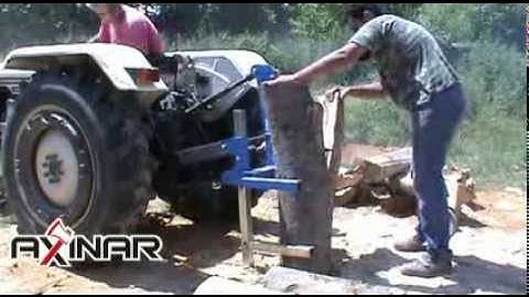 Splitting machine for uncut logs