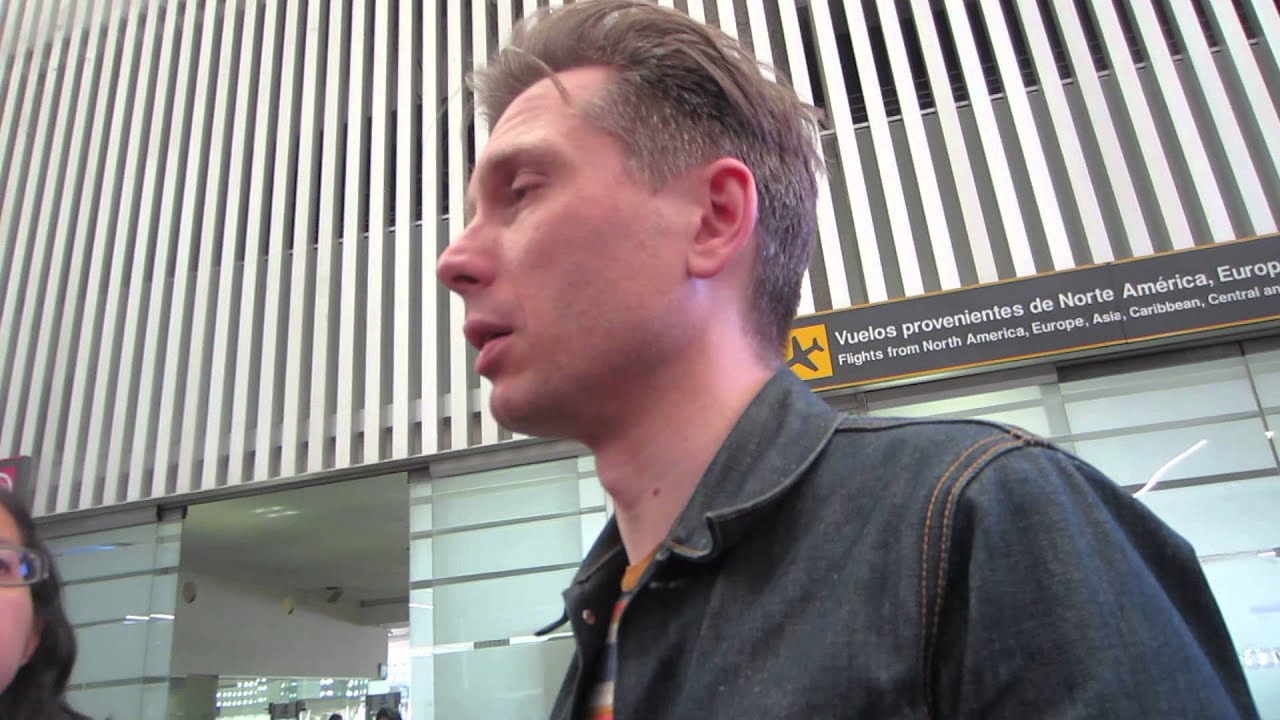 Alex Kapranos in Mexico city's airport. 02May14