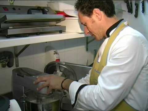 Vincenzo Grisolia :: Mousse di ricotta con Fichi Rosa di Pisticci e Miele al Peperoncino.